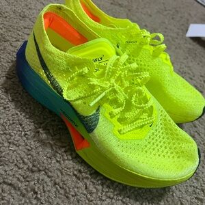 Brand New Nike Womens Flyknit Neon Yellow and Blue Sneakers.